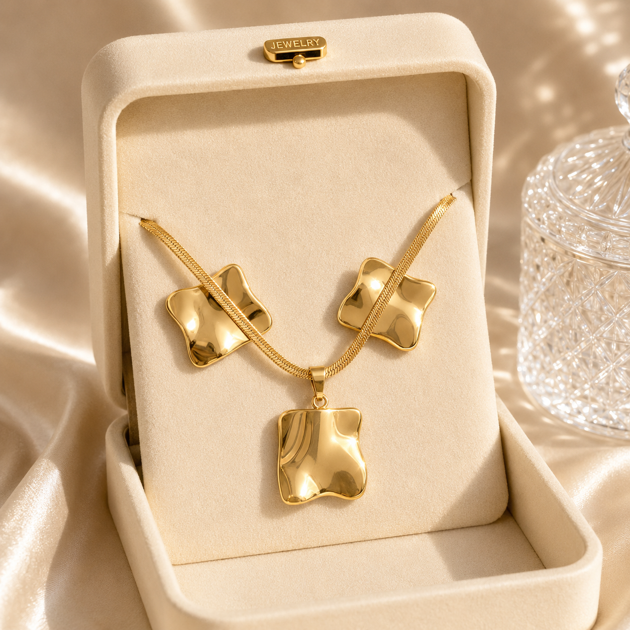Golden Abstract Jewellery Set